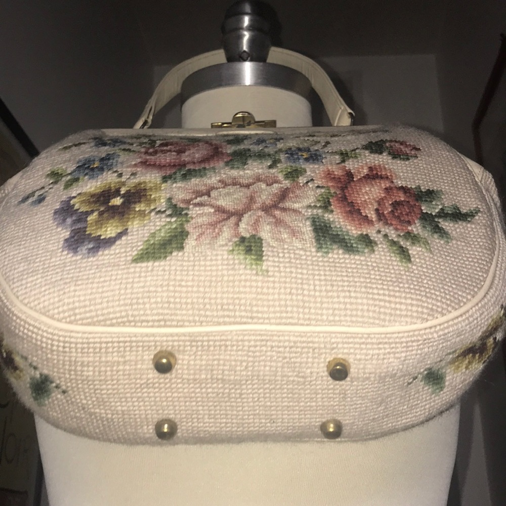 Vintage Floral Tapestry Top Handle Bag 😘 - Picture 7 of 8